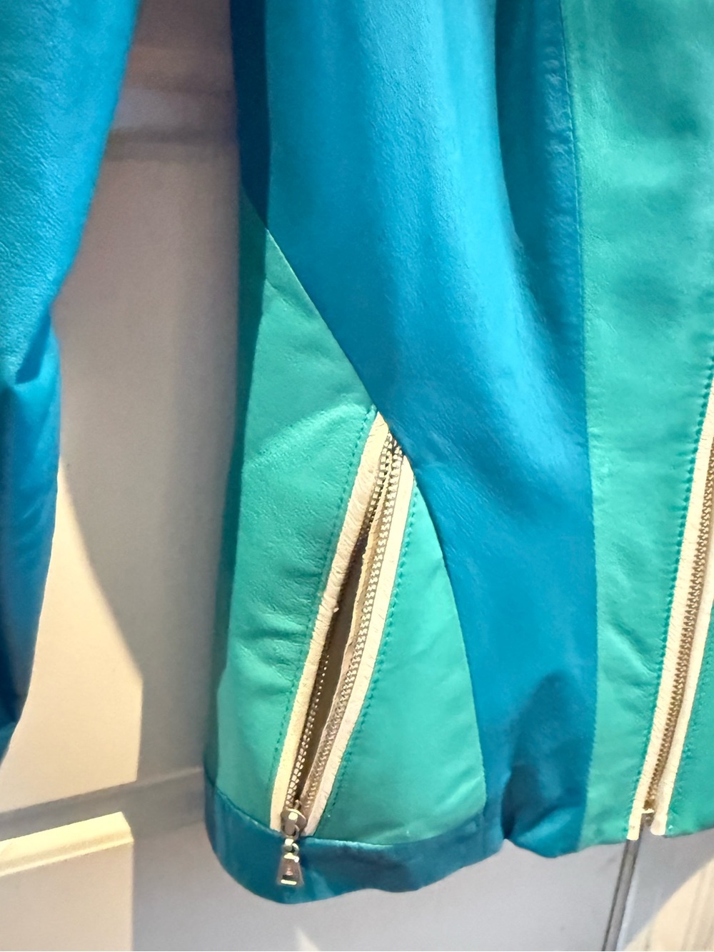 Danier Genuine Leather Teal Blue White Colourblock Moto Jacket 2XS Y2K - Picture 8 of 10